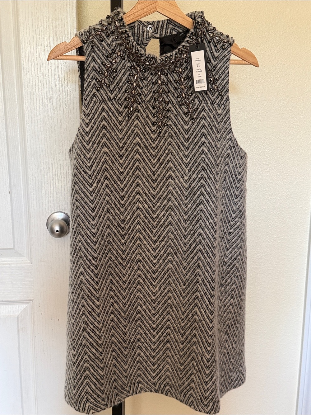 Romeo + Juliet 💗Beaded Neck Chevron Shift Dress - Gray